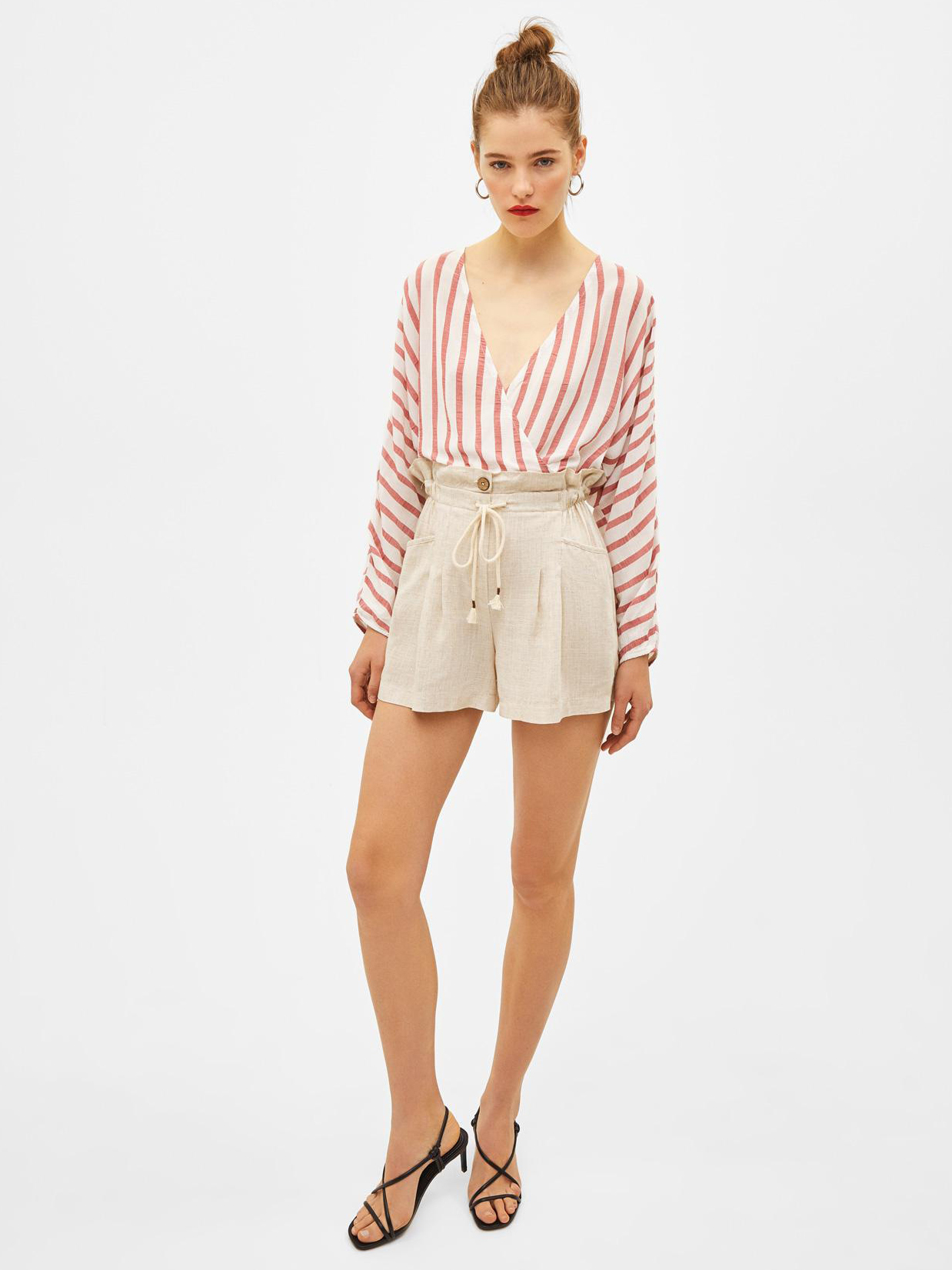 

Блузка Bershka 0940168600-AAXL L Белая