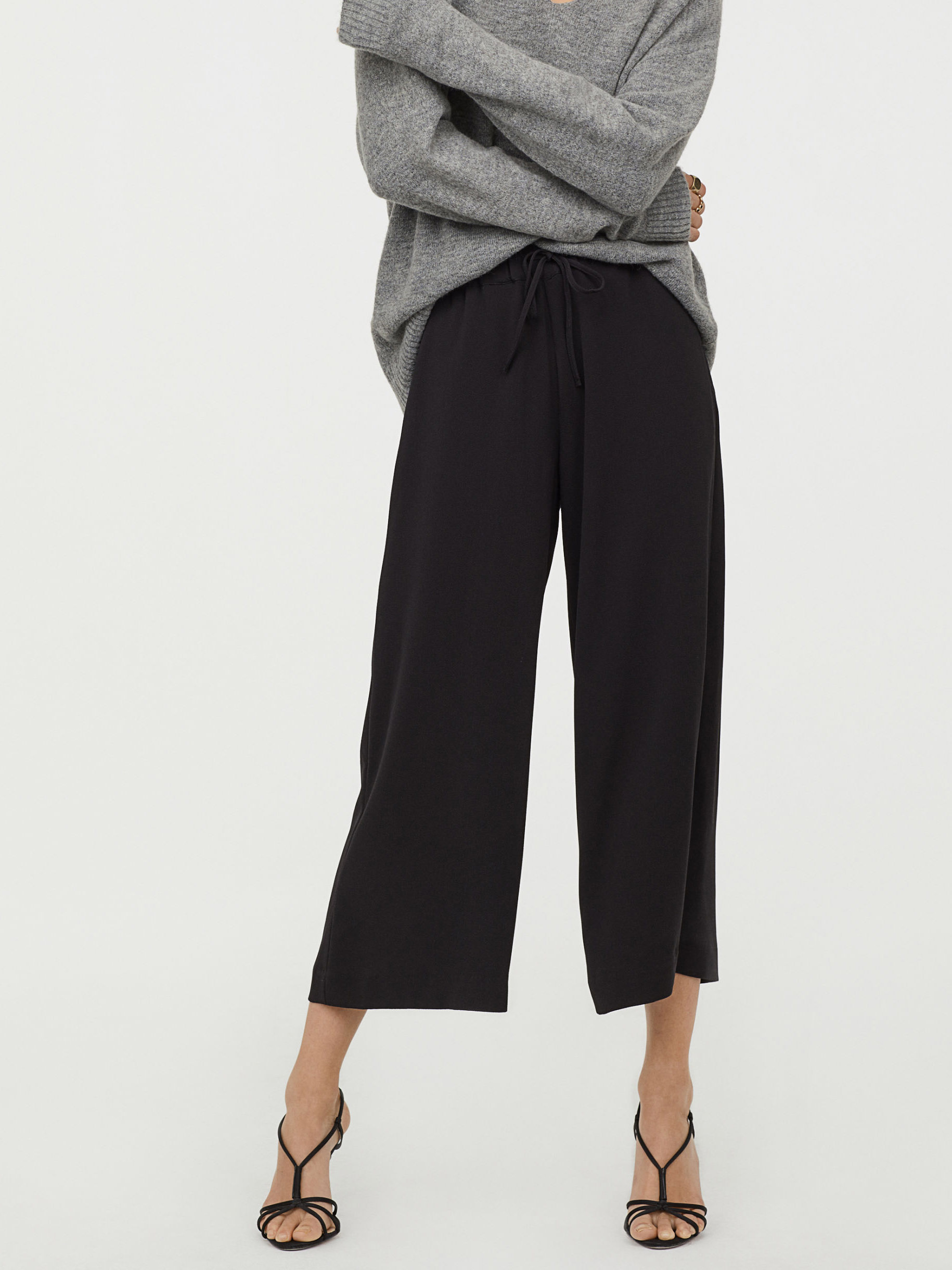 

Брюки H&M 04-0719250-001  Черные, Брюки H&M 04-0719250-001 42 Черные
