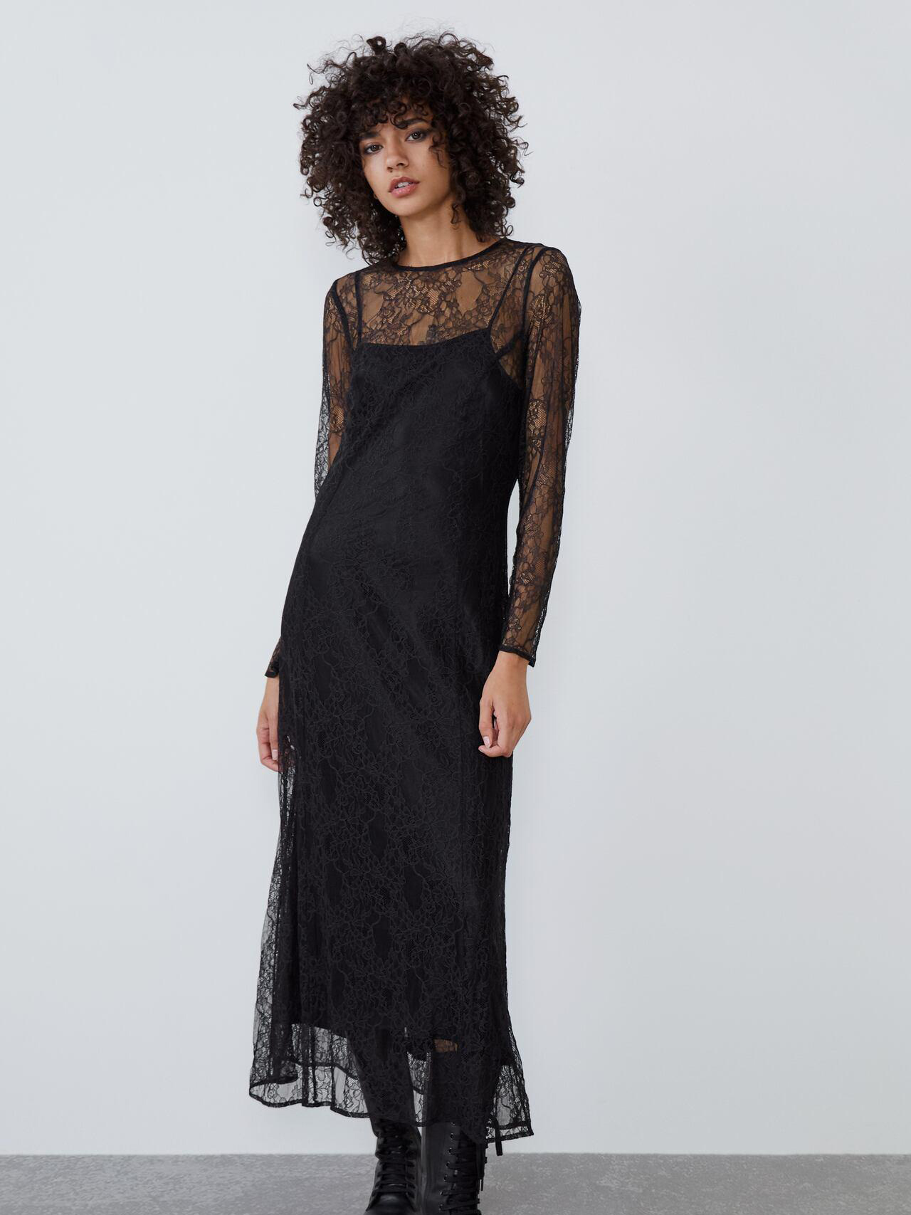 

Платье Zara 0003343800-AAAD XS Черное