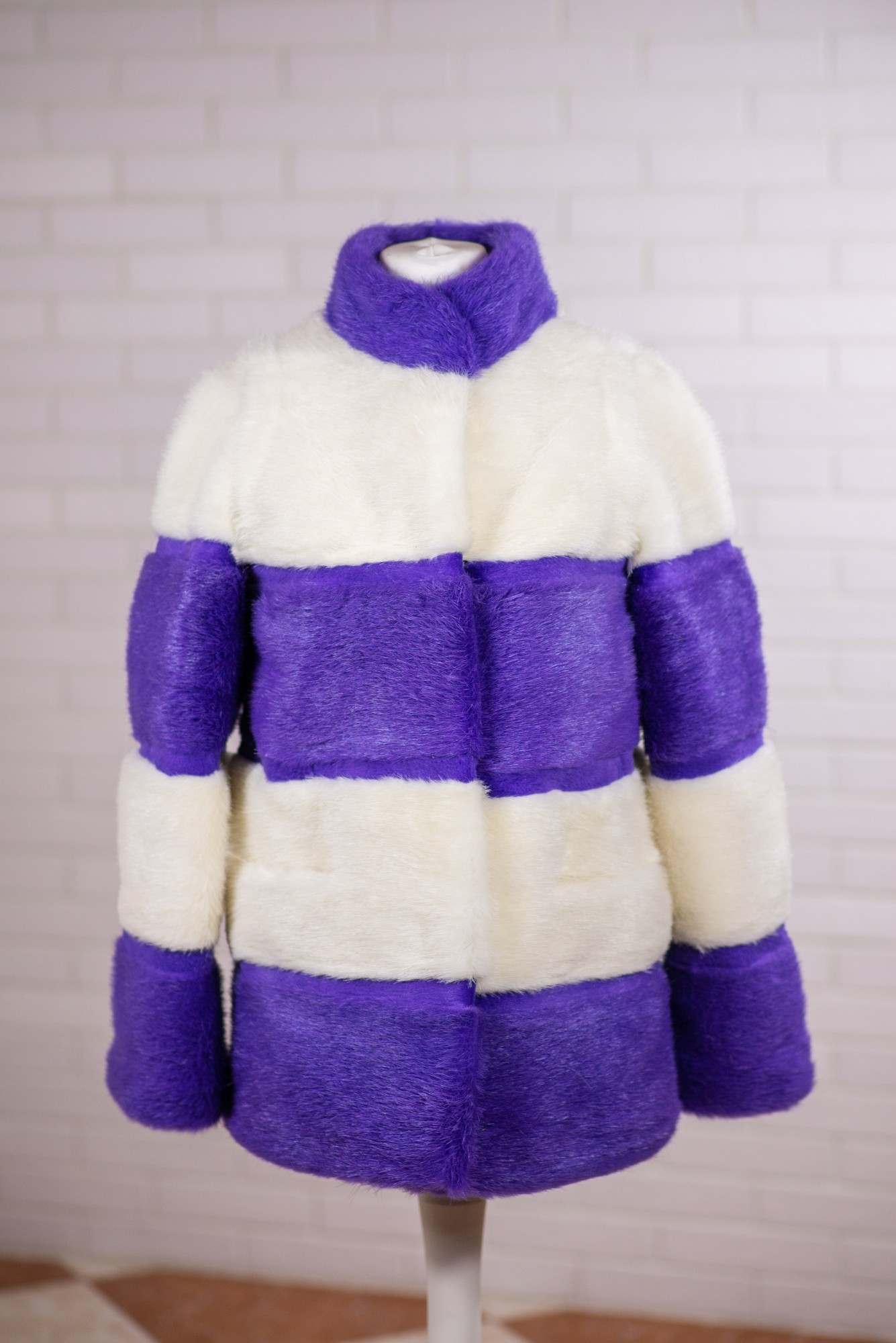 

Шуба из меха нутрия Miss Lora Поперечка широкая сирень, белый  (46, Шуба из меха нутрия Miss Lora Поперечка широкая сирень, белый M (46)