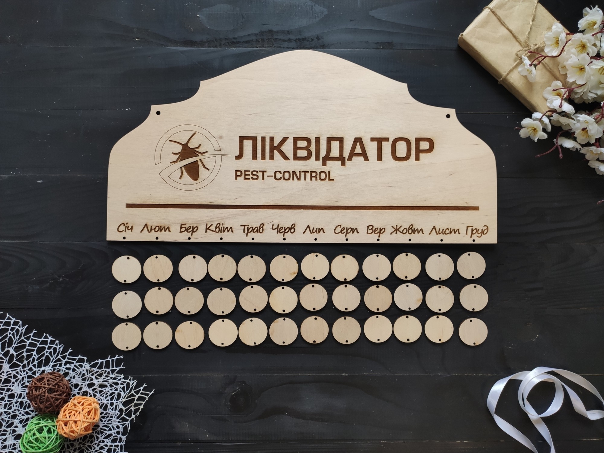 

Тематический календарь из фанеры для фирмы. Календарь с вашим логотипом под заказ (Разн0023)