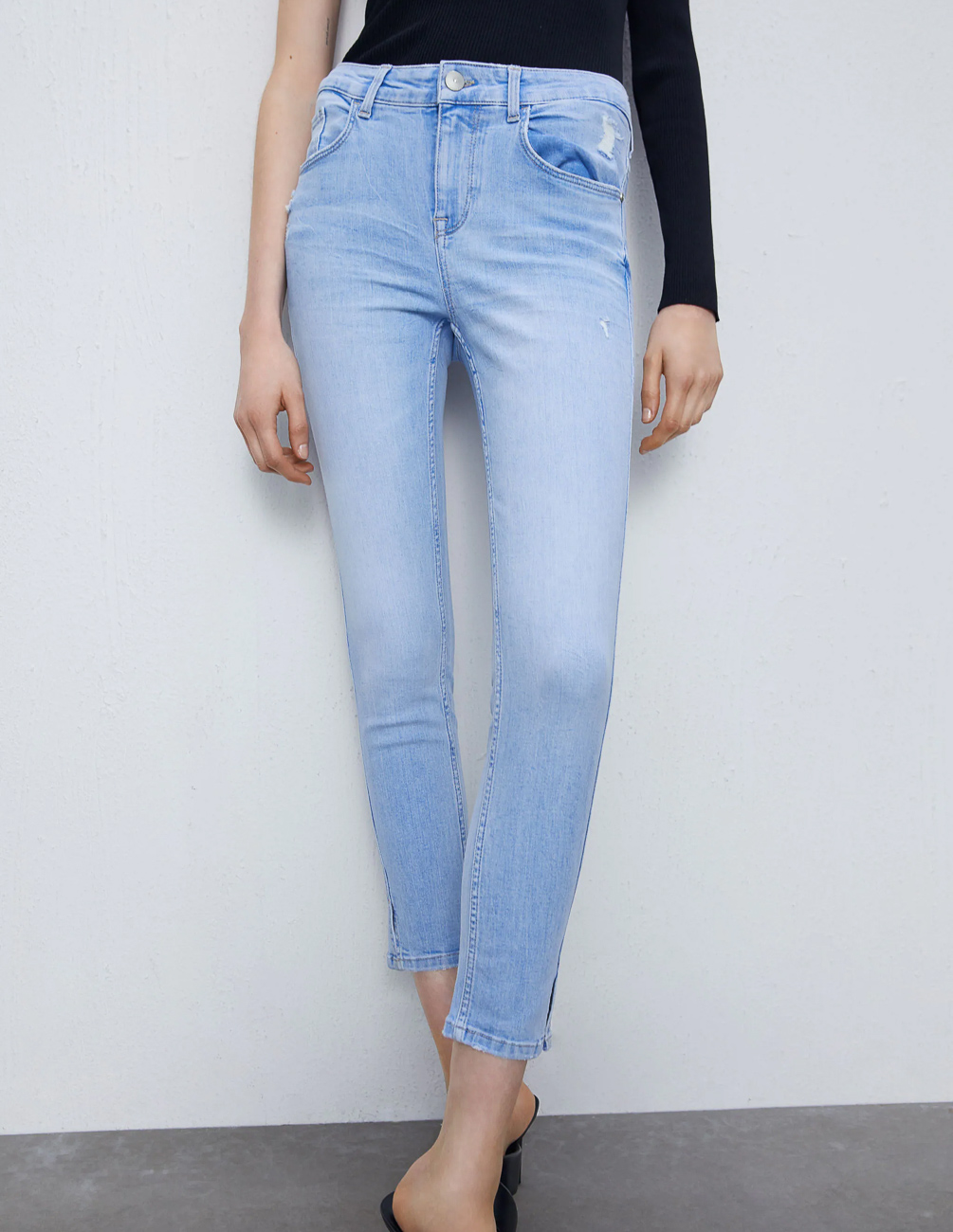 

Джинсы Zara Ж1064220 (5862/071/406) цвет голубой XS