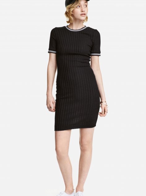 

Платье H&M 0406264-4 44 Черное
