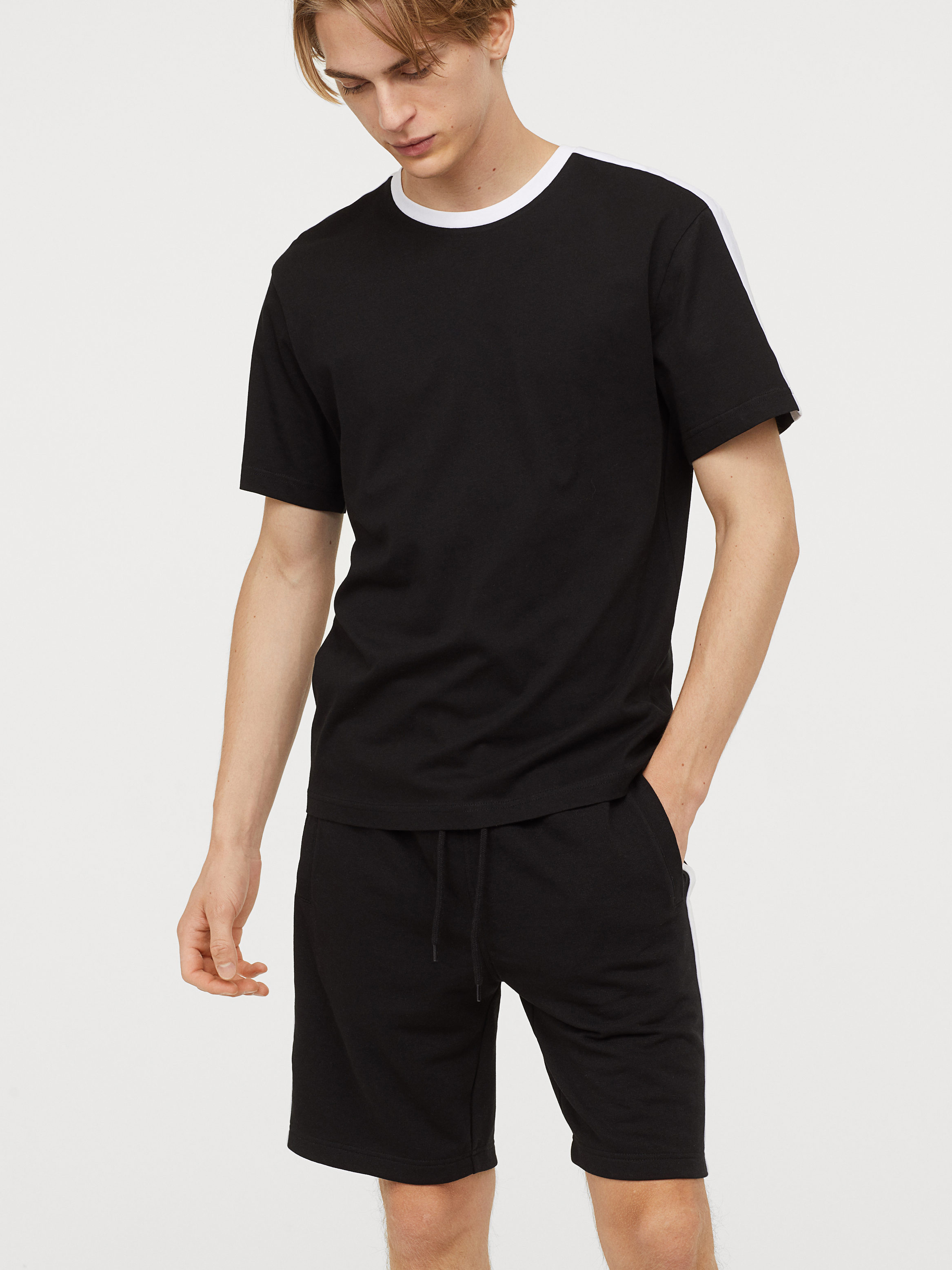 

Шорты H&M 04-0762287-008 S Черные (CА2000001842706)