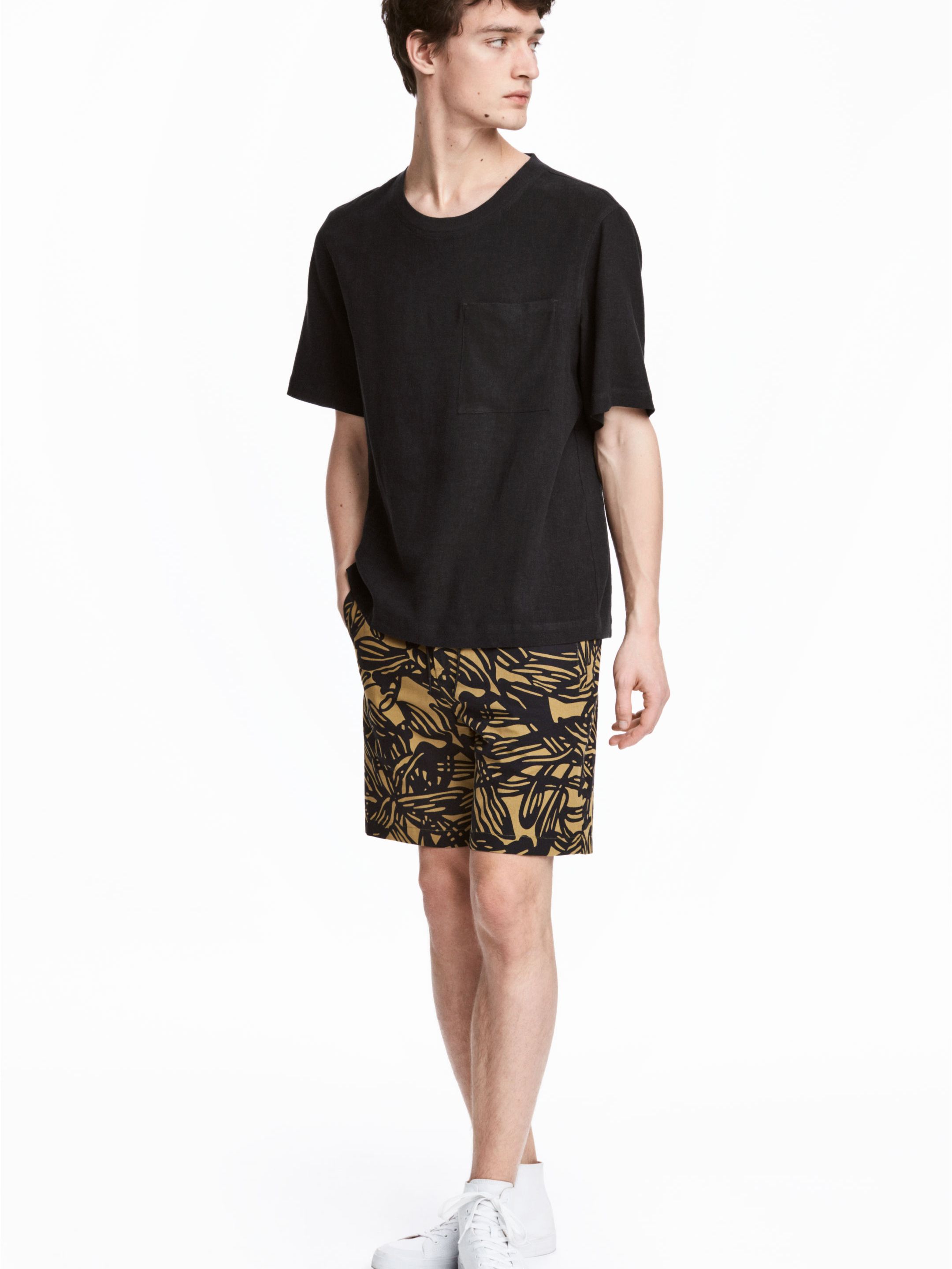 

Шорты H&M 4945705-ABFS 44 Черные хаки