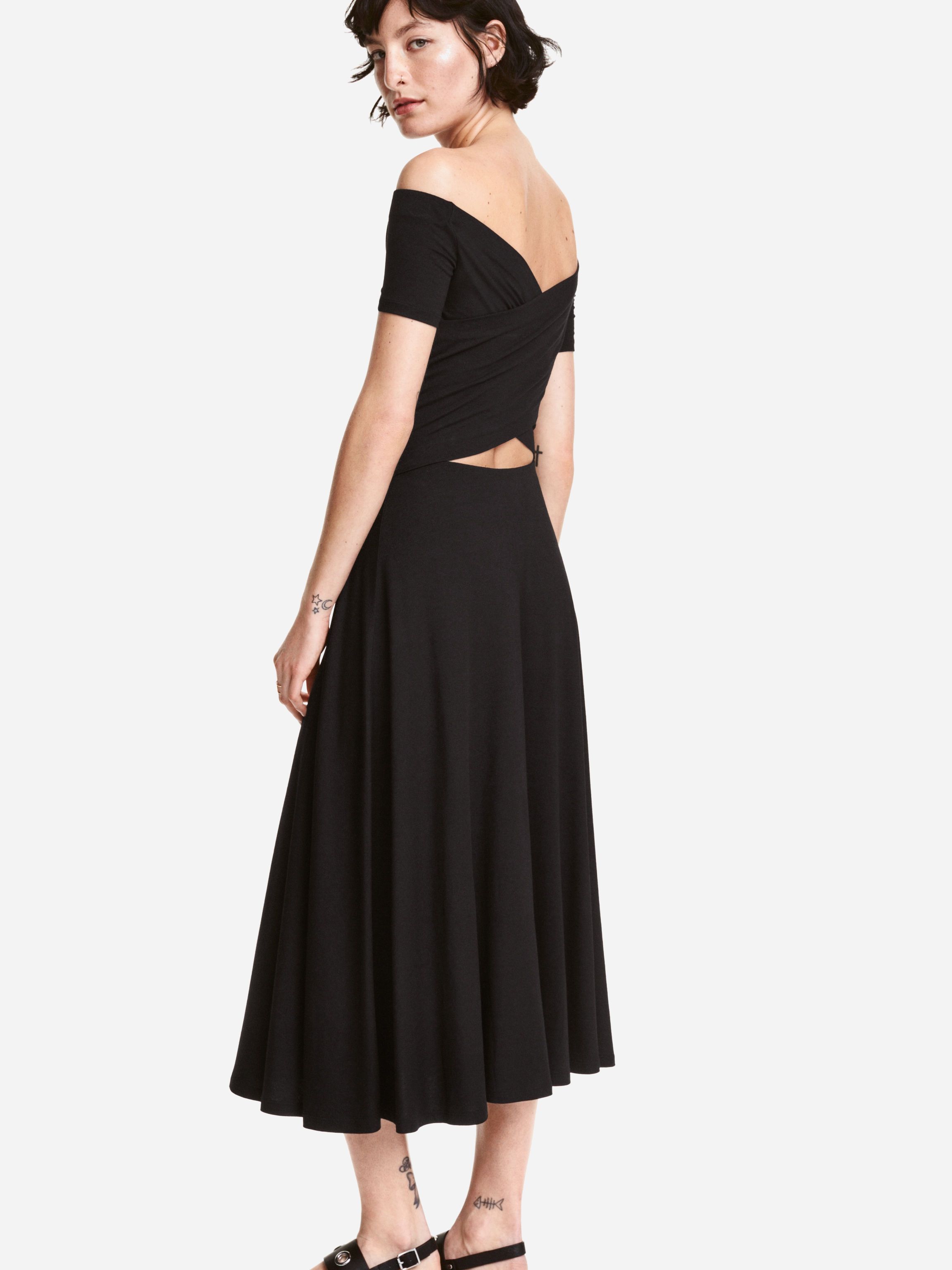 

Платье H&M 3980413-AAAD 40 Черное