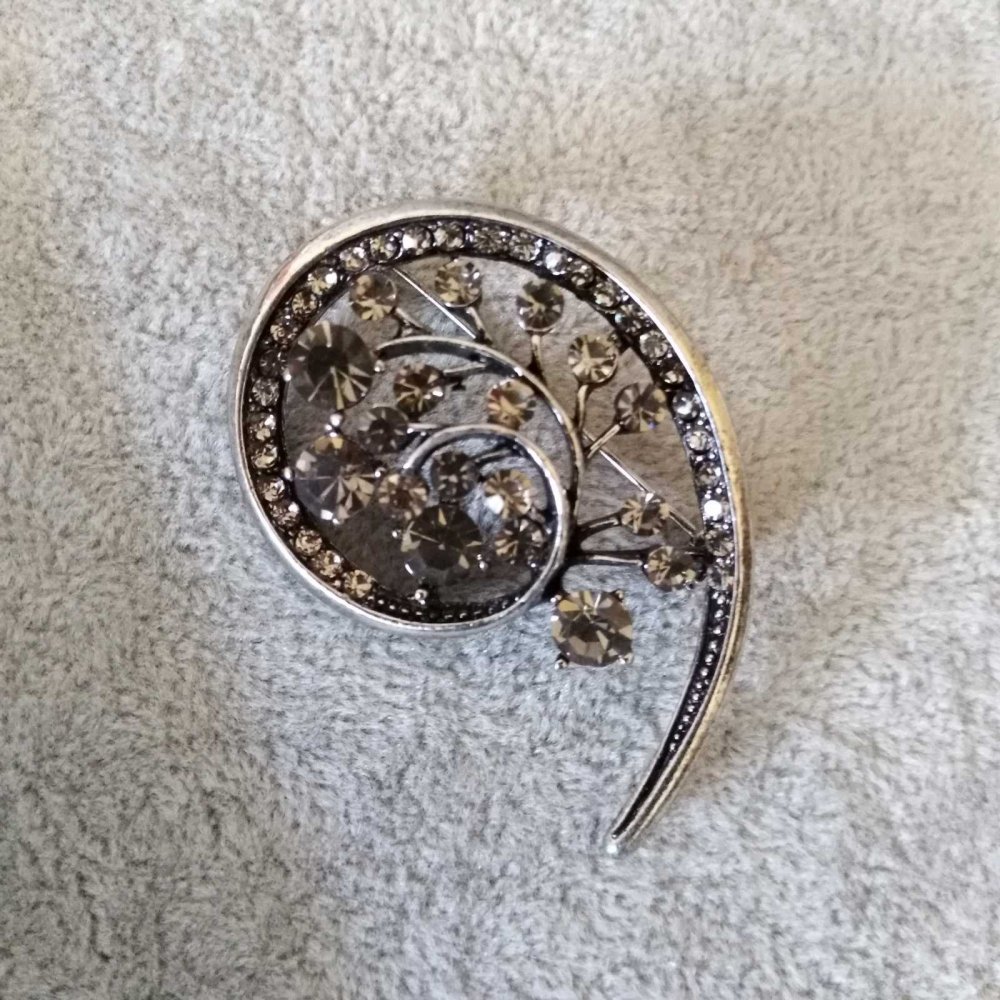 

Брошь Веточка с серыми стразами цвет металла серебро 35х52мм, ida22799