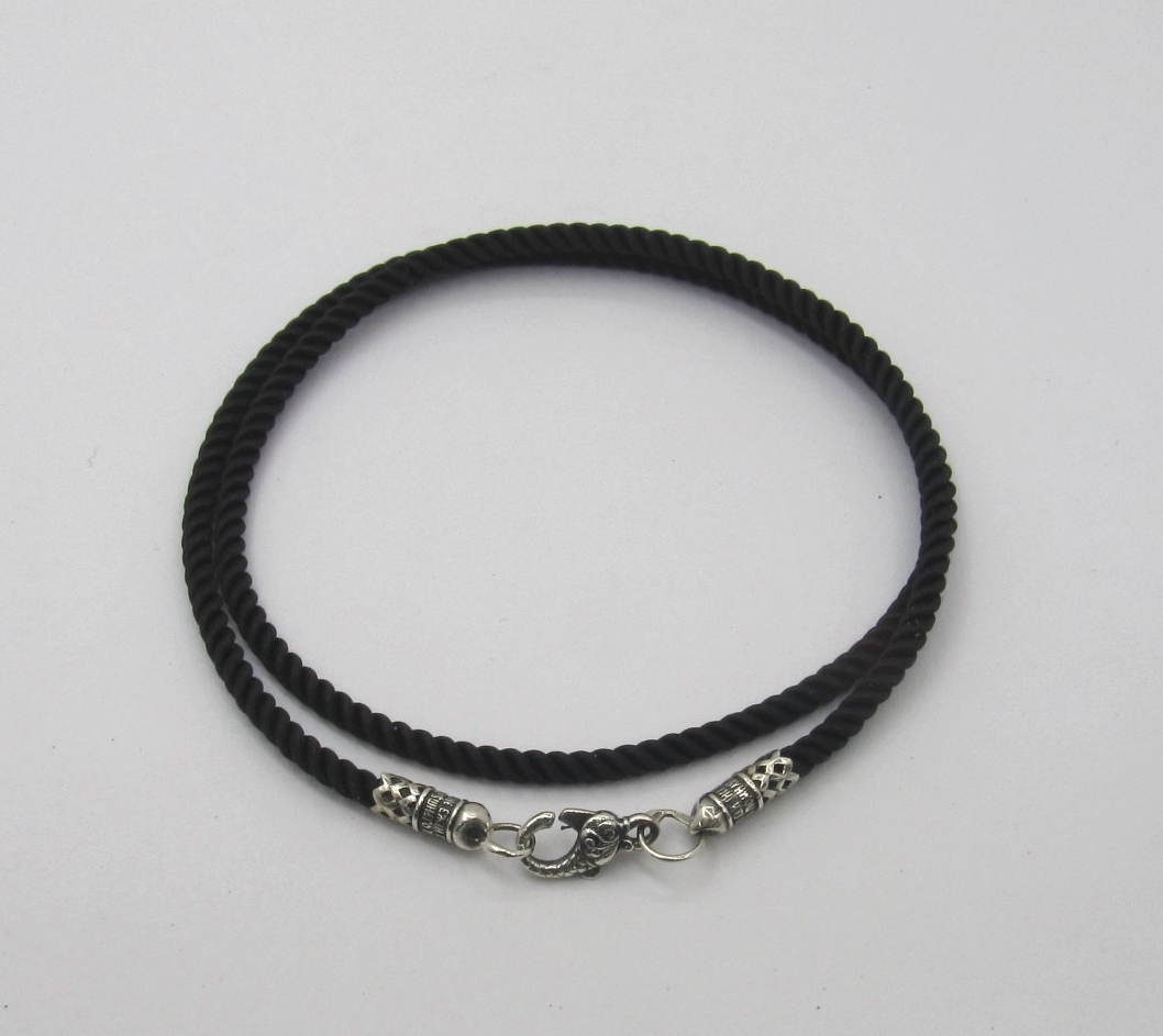 

Шнур шелковый с серебряным замком SilverArtisan 0.01405 65 размер