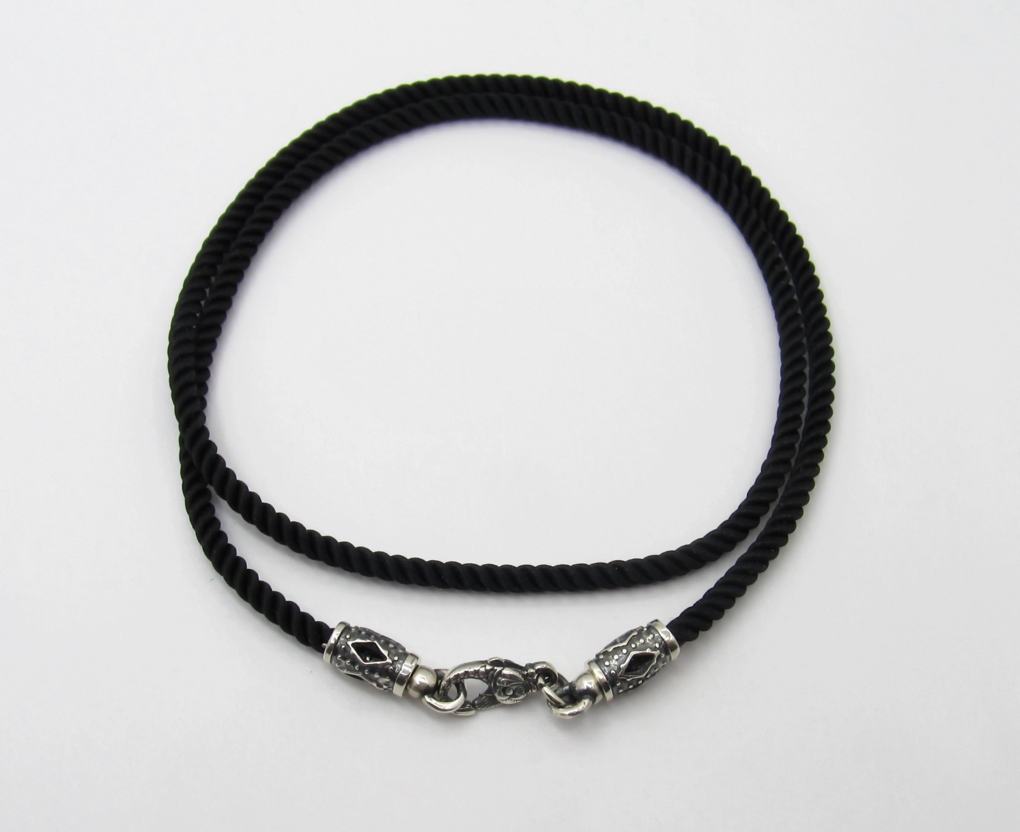 

Шнур шелковый с серебряным замком SilverArtisan 1.71418 55 размер