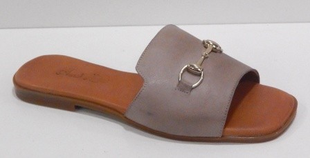 

Женские шлепанцы Lonza 100-120А 38 Пудровые