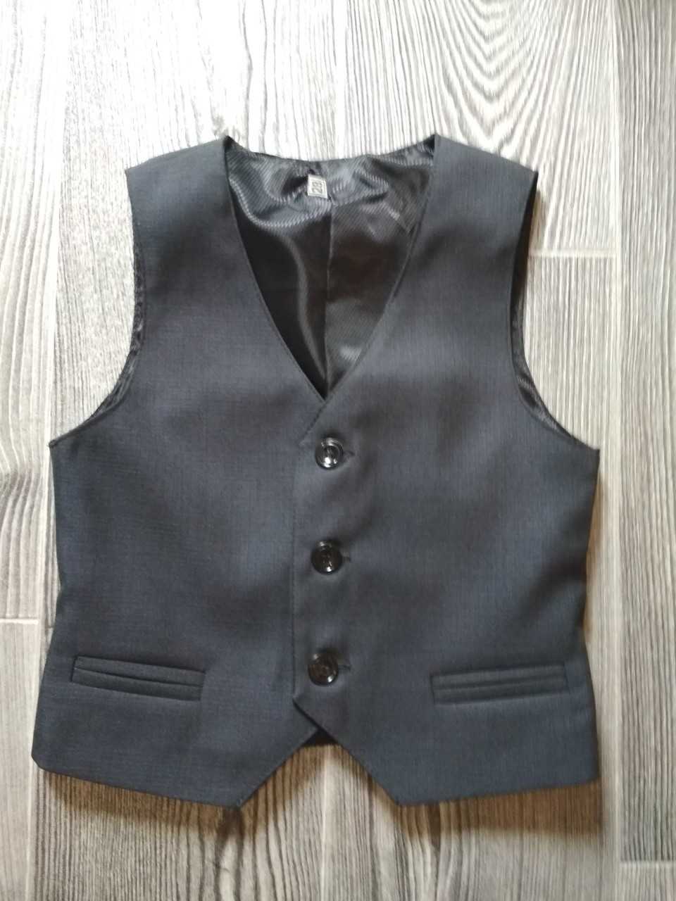 

Школьный костюмный классический жилет для мальчика серый 32 (128)