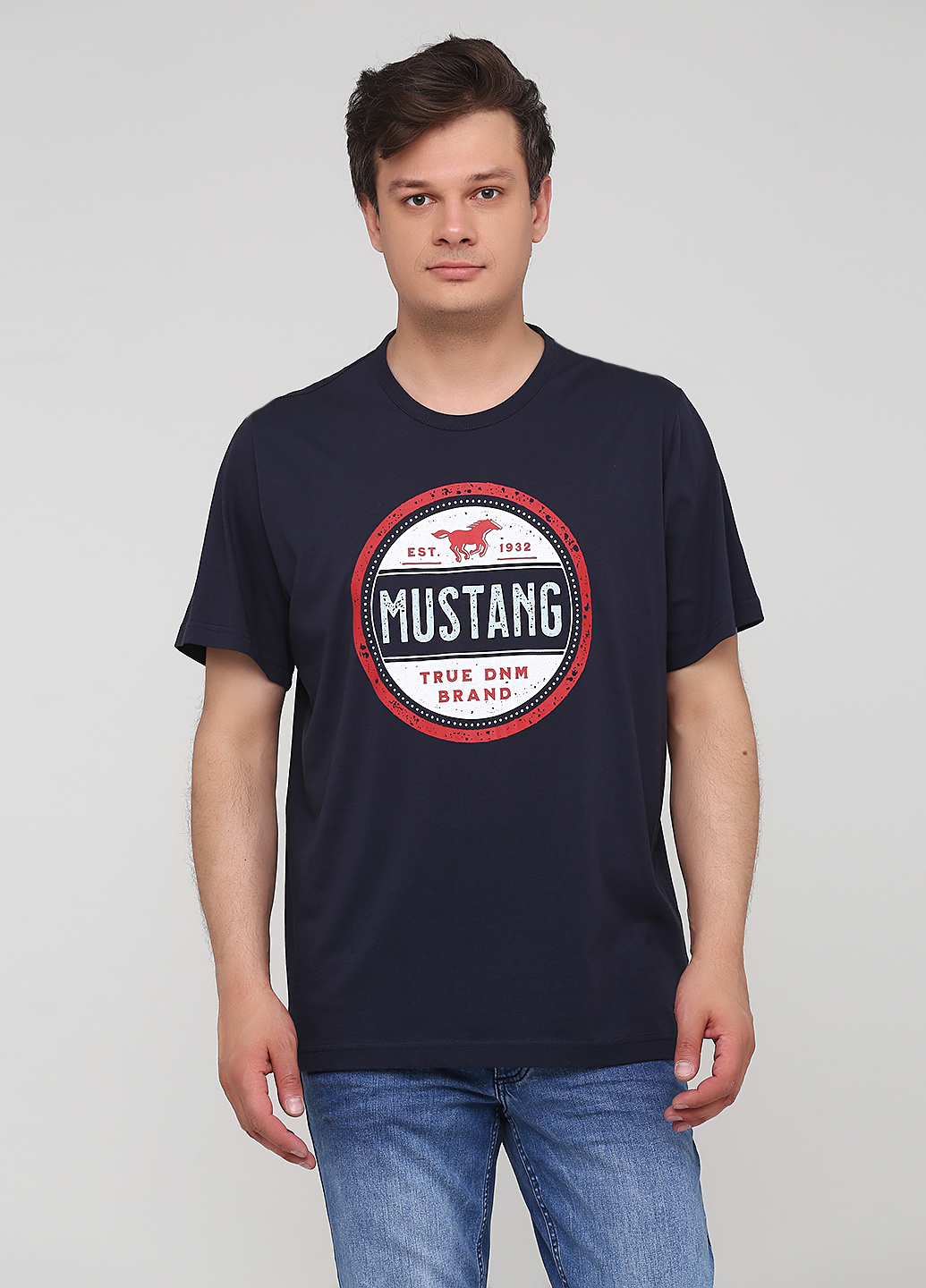 

Футболка мужская Mustang Темно синяя с бело-красным принтом XXL