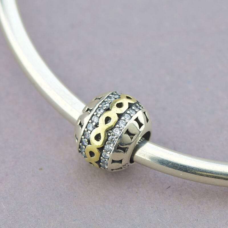 

Шарм круглый со знаком Бесконечность Pandora style 102795