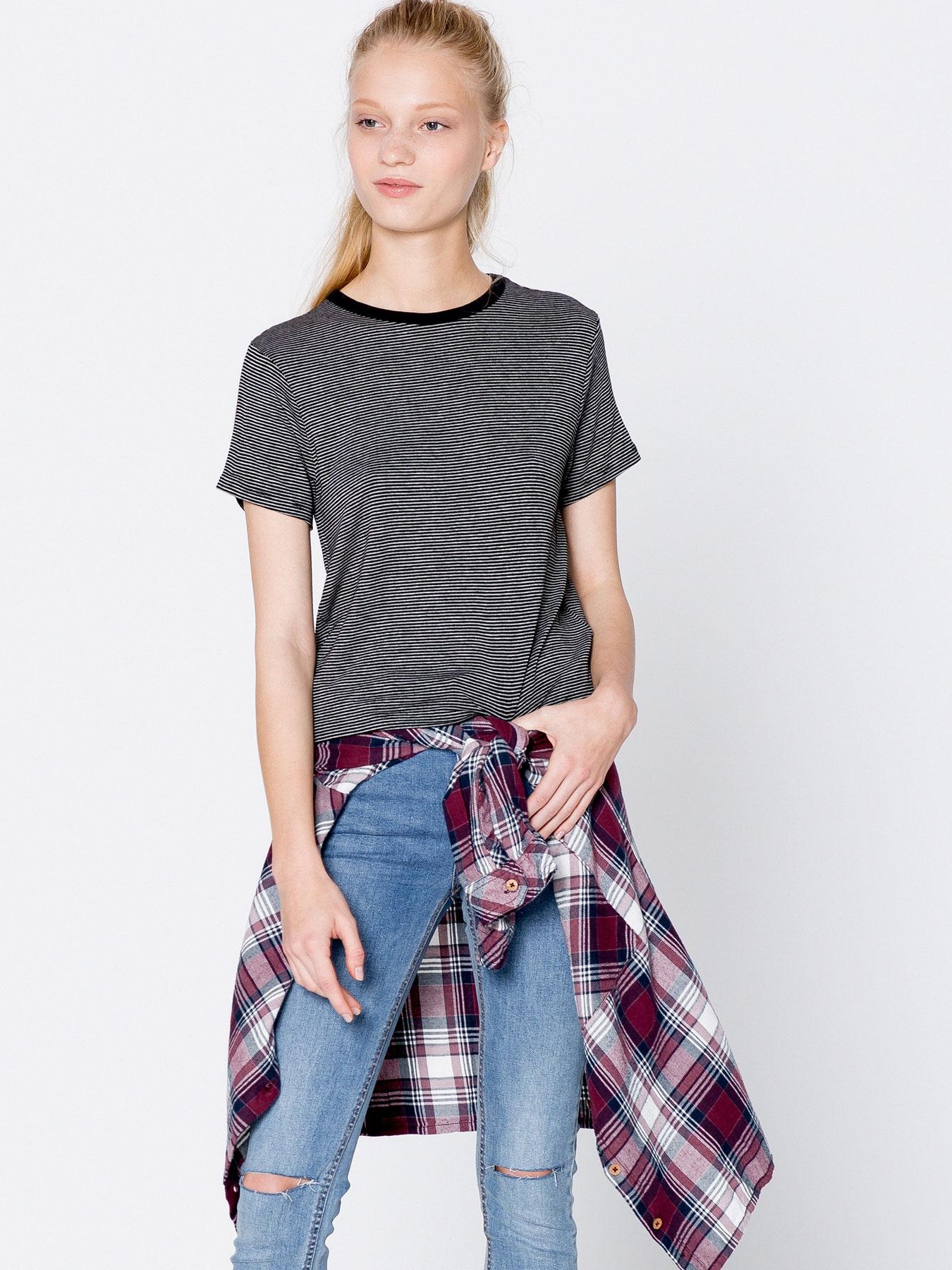 

Футболка Pull & Bear 9246/317/833-AAUJ M Черная с серым
