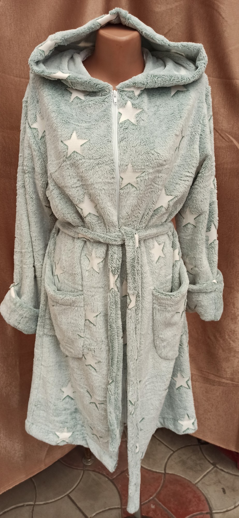 

Халат теплый с капюшоном на молнии Звезды Miss-Podium Серый, Халат теплый с капюшоном на молнии Звезды Miss-Podium Серый 48