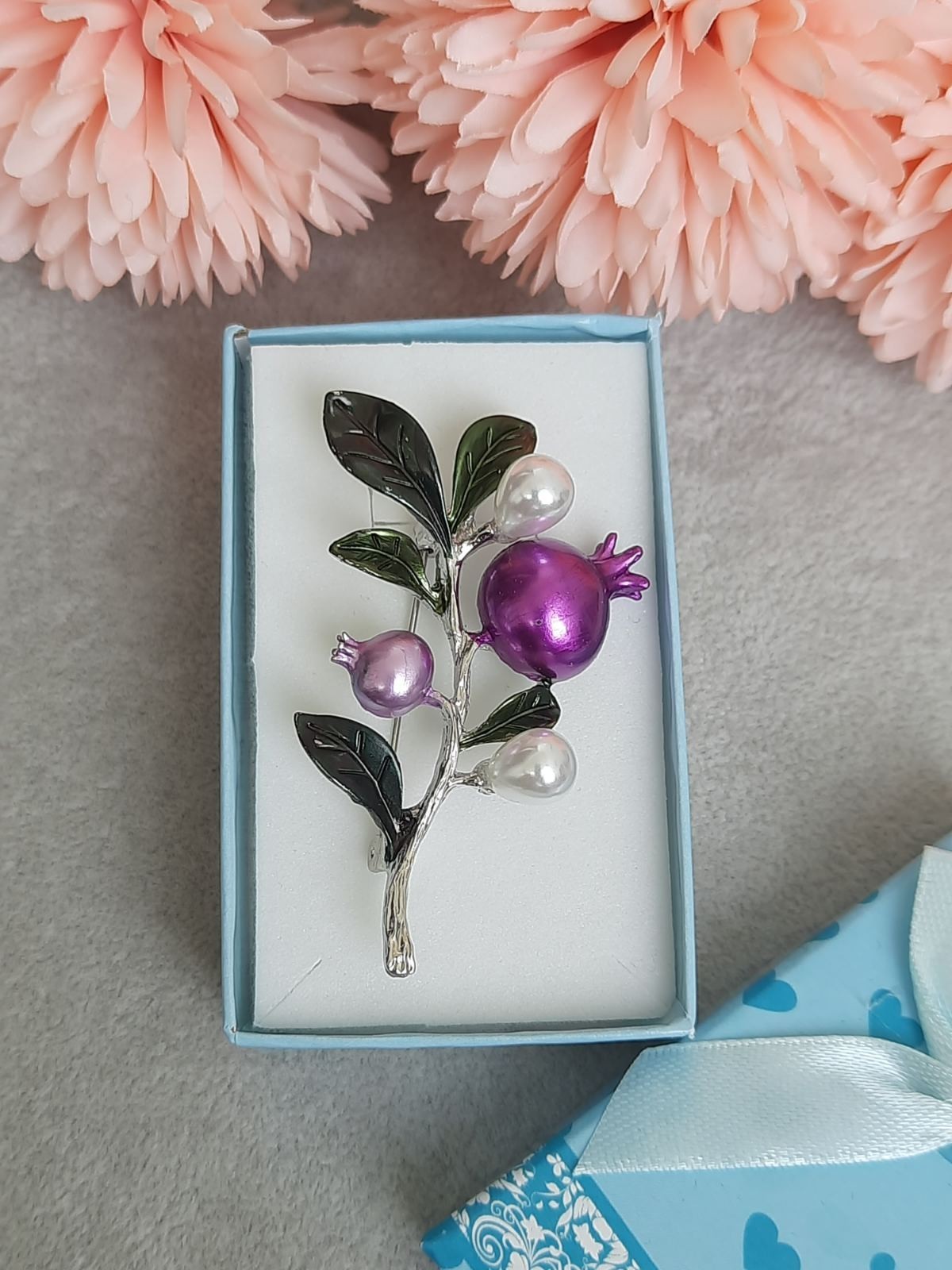

Брошь FASHION JEWELRY Лесная ягодка