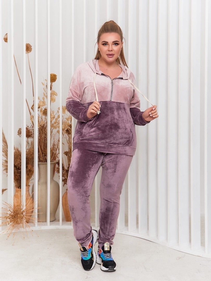 

Костюм спортивный с капюшоном велюровый со вставкой Miss Podium Лавандовый 58