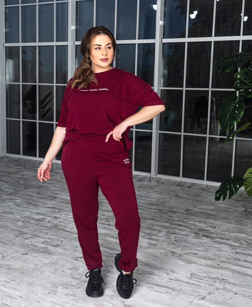 

Спортивный костюм летний футболка с надписью штаны двухнить Miss Podium Бордовый, Спортивный костюм летний футболка с надписью штаны двухнить Miss Podium Бордовый 48