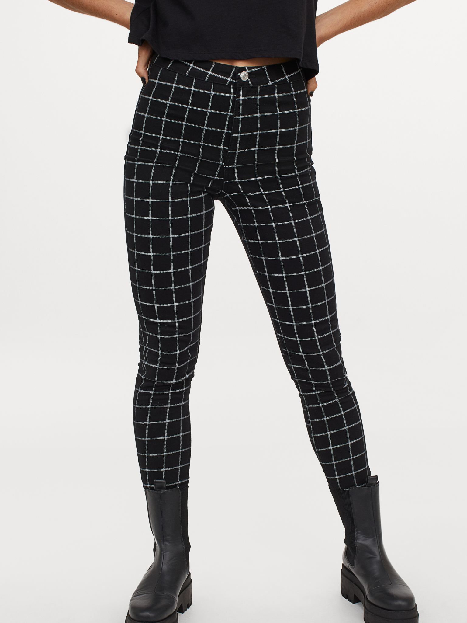 

Джинсы H&M 8977302dm 40 Черные с белым