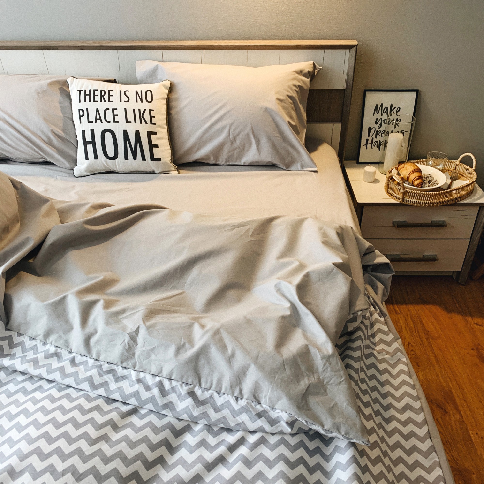 

Комплект постельного белья Хлопковые традиции цвет Светло-серый и свело-серый зиг-заг Двуспальный размер 175х215 Поплин 100% хлопок