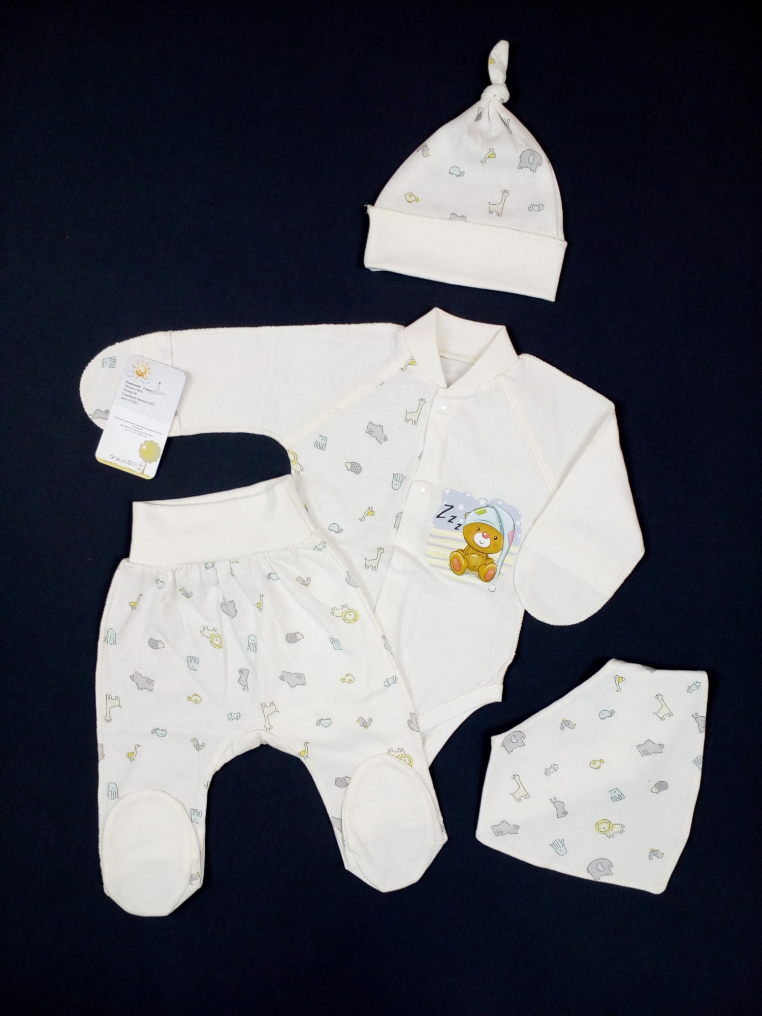 

Комплект (боди + ползунки + шапочка + слюнявчик) HappyTot ZZZ 62см молочный 943к