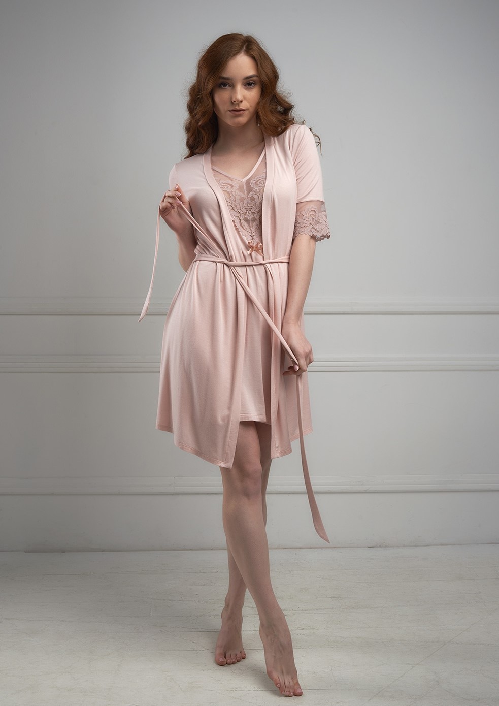 

Халат женский Effetto из вискозы с короткими рукавами декорированные кружевом  Пурпурный 0238, Халат женский Effetto из вискозы с короткими рукавами декорированные кружевом XL Пурпурный 0238