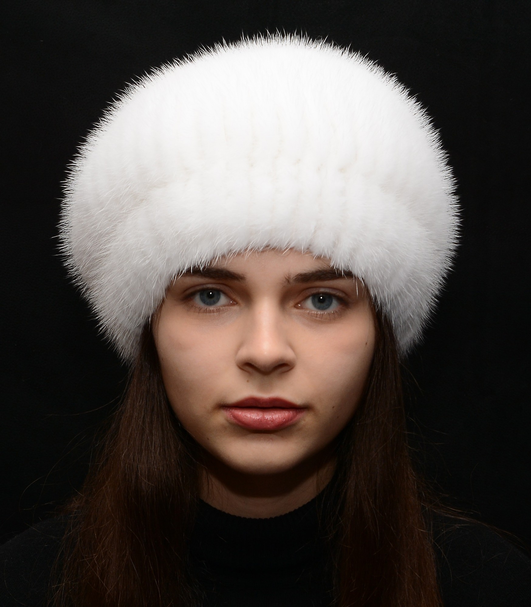 

Женский берет из вязаной норки Меховой Стиль Шарик 54-60 Белый (110/N)