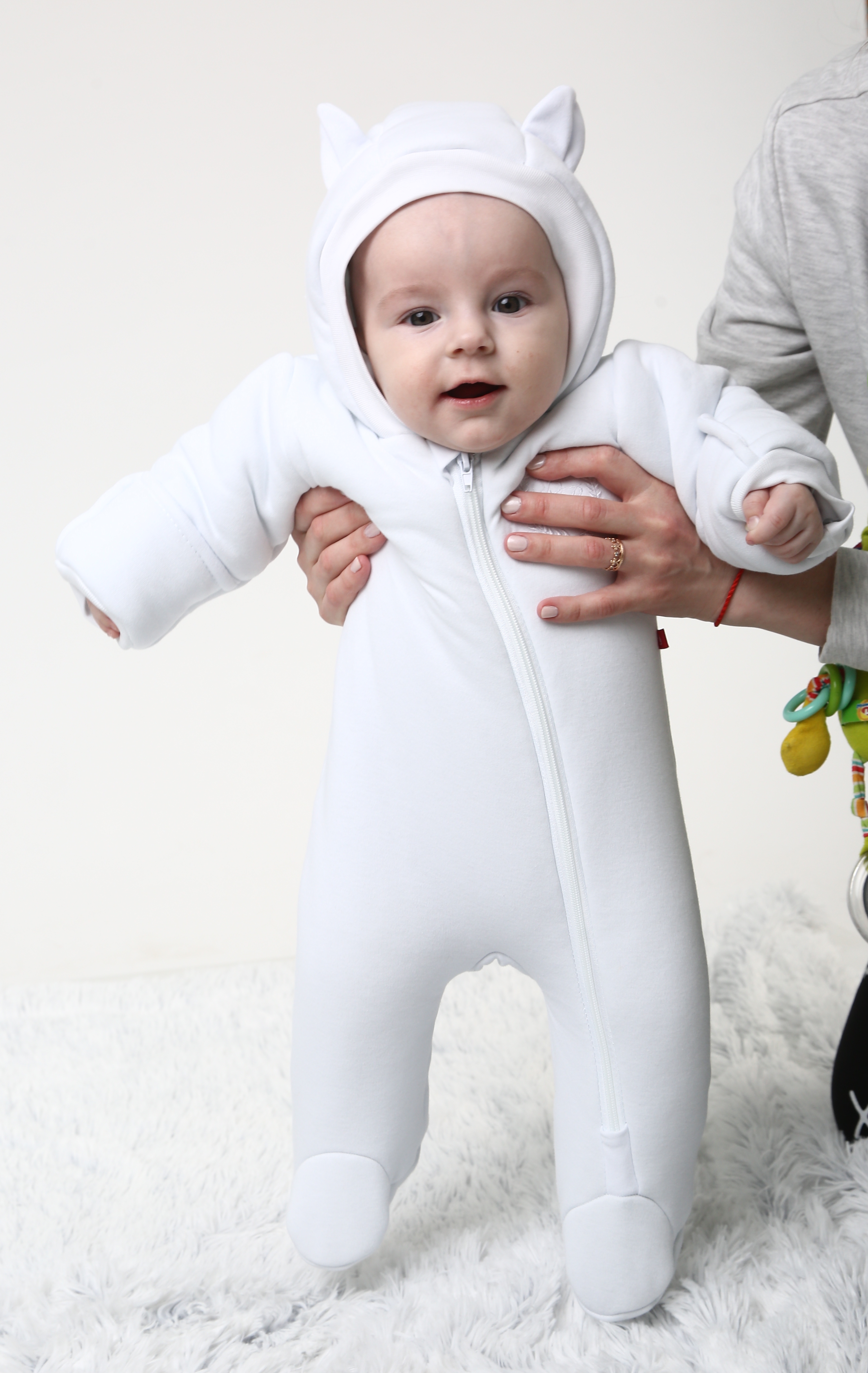 

Демисезонный комбинезон BabyVa белый 68 р