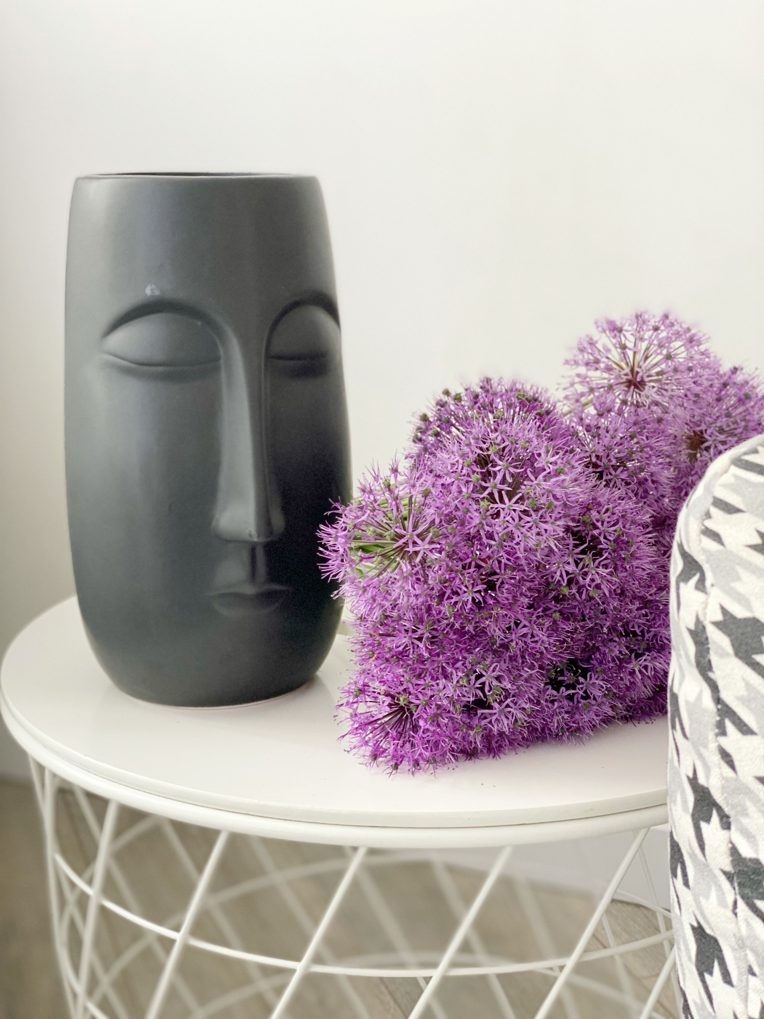 

Ваза SoulDecor FACE керамическая 25 см матовая черная
