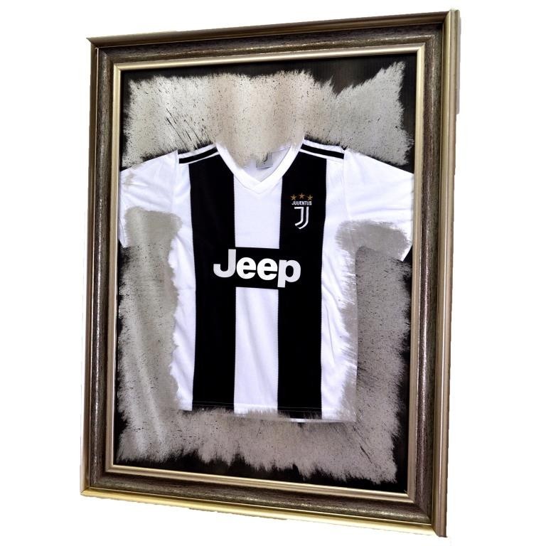 

Футбольная форма за состаренным зеркалом Ювентус Турин. Juventus. № 4034 Seaps X8 в раме 96х76 см