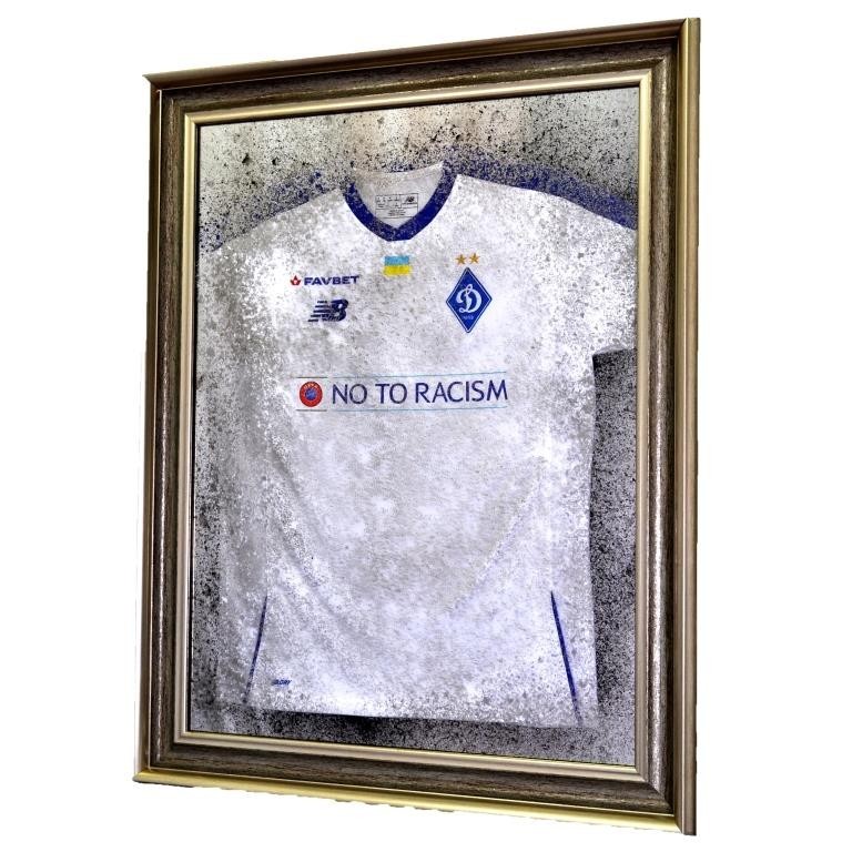 

Футболка за состаренным зеркалом ФК Динамо Киев. Dynamo Kyiv. Сезон 18-19. № 4450 Seaps X8 в раме 96х76 см