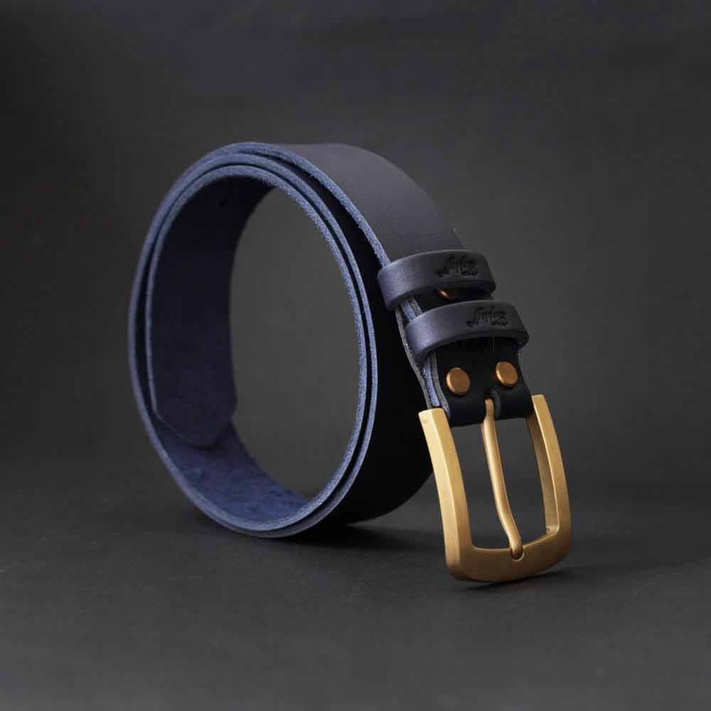 

Ремень Teploff Теплофф Kozak, натуральная кожа, ручная работа, синий, 110 см (belt-kozak_blue_110)