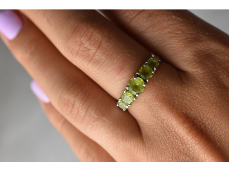 

Серебряное кольцо с Перидотом 925 проба Sky Jewelry 001349