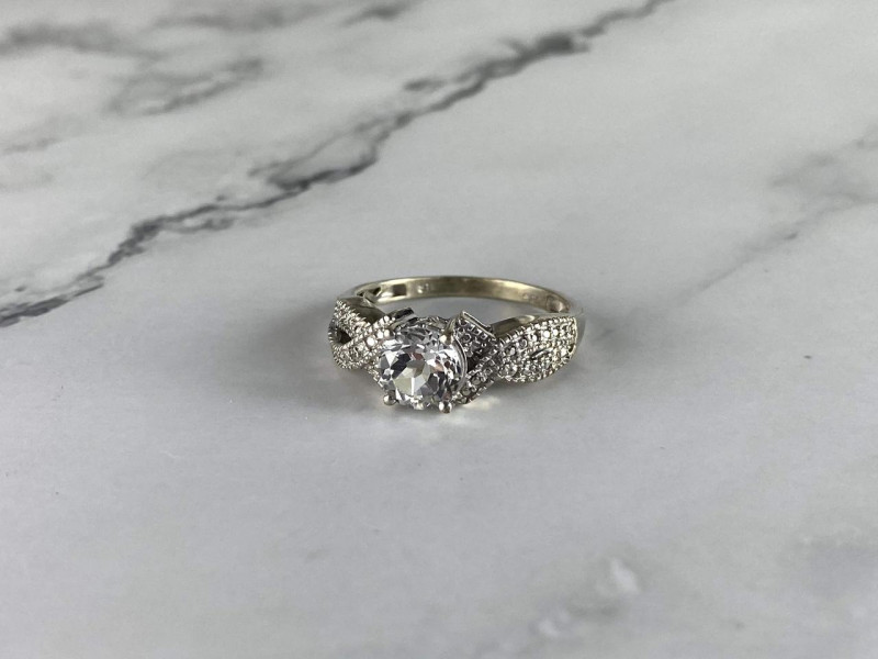 

Серебряное кольцо с бесцветной Шпинелью Натуральный Sky Jewelry 001954
