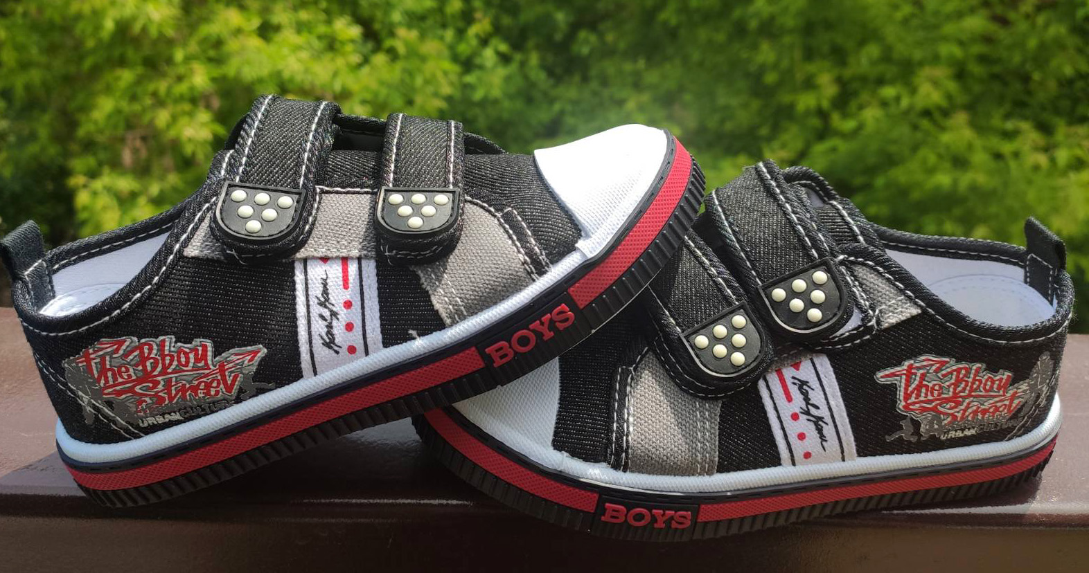 

Кеди для хлопчика з резиновим носиком Badoxx чорно-білого кольору. 32