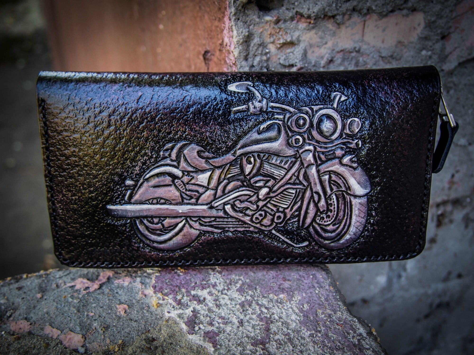 

Мужской кожаный кошелек Smyrnov Leather на молнии байк 20 x 11 x 2 см черный