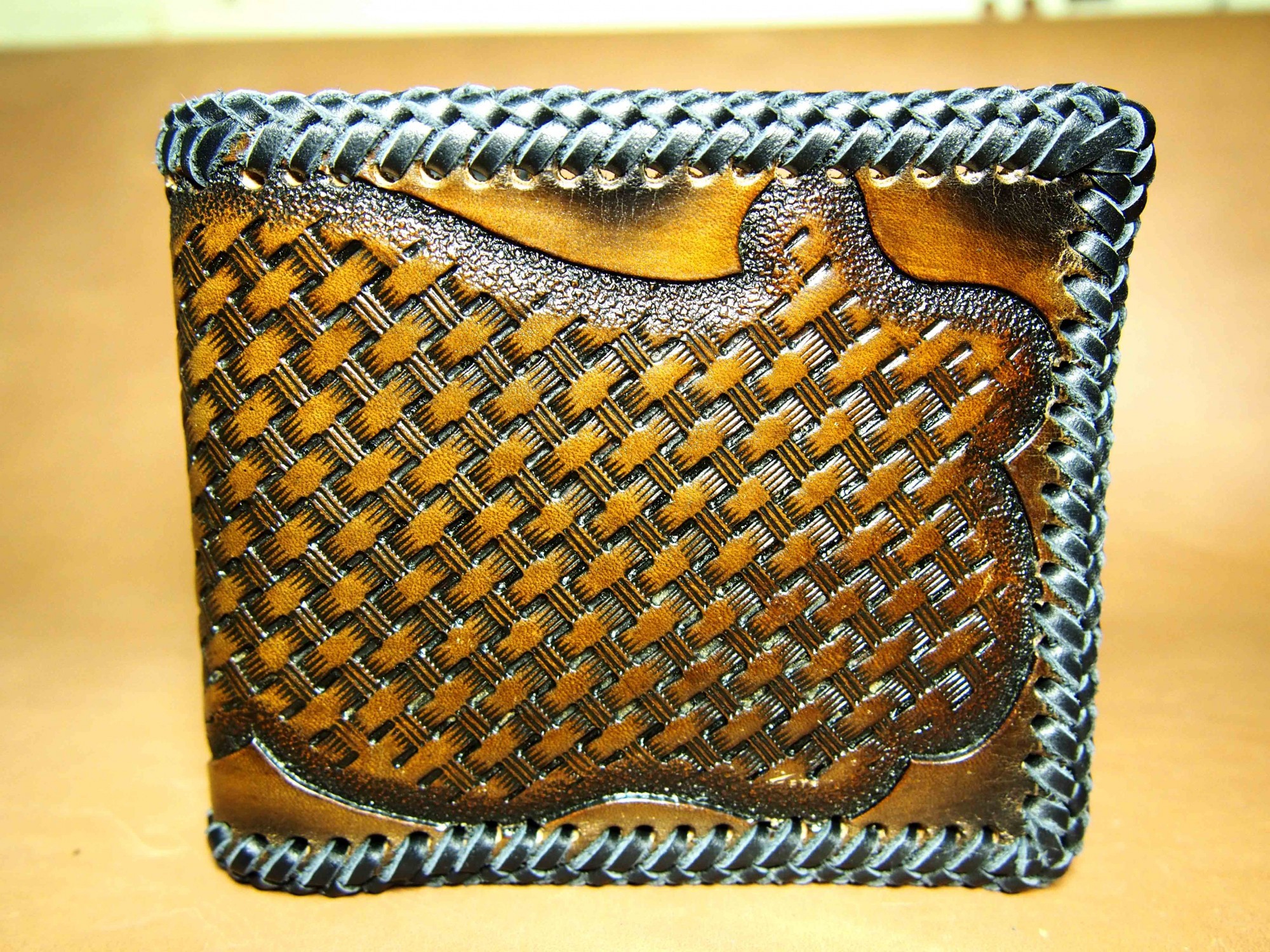 

Мужской кожаный бумажник 11 x 9.5 см коричневый