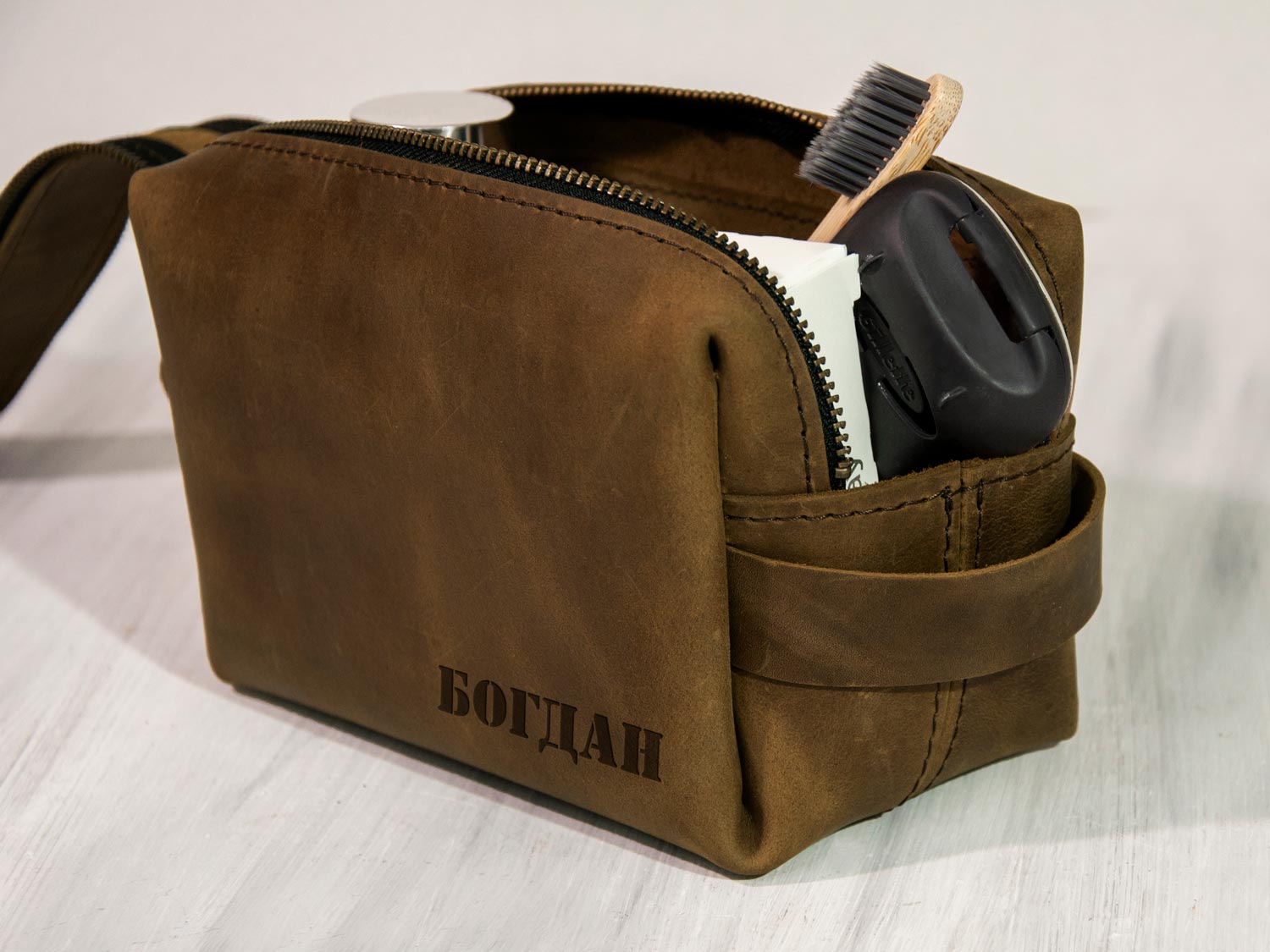 

Несессер кожанный с лазерной гравирвокой в подарок мужчине, Walnut, 24x12x10 см, WOODPRESENT