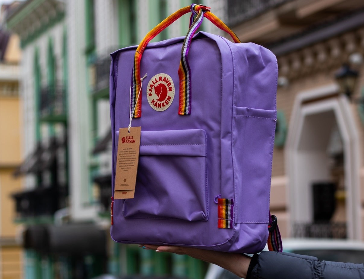 

Молодежный рюкзак Fjallraven Kanken Rainbow Purple F23510.19 фиолетовый