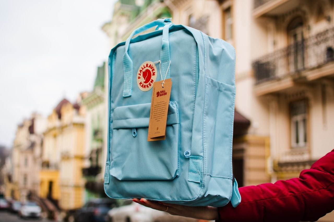 

Молодежный рюкзак Fjallraven Kanken Classic Sky Blue F23510.27 голубой