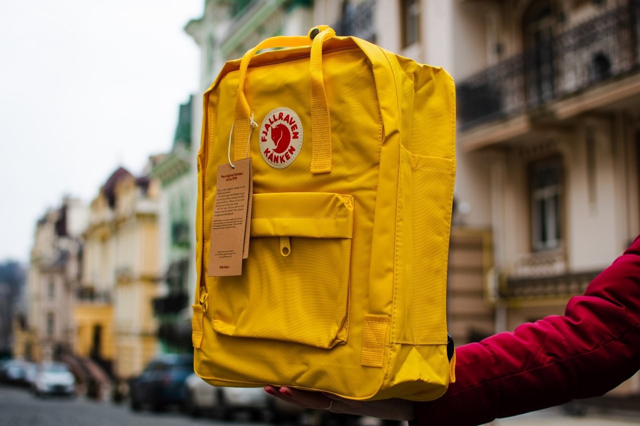

Молодежный рюкзак Fjallraven Kanken Classic Warm Yellow F23510.15 жёлтый