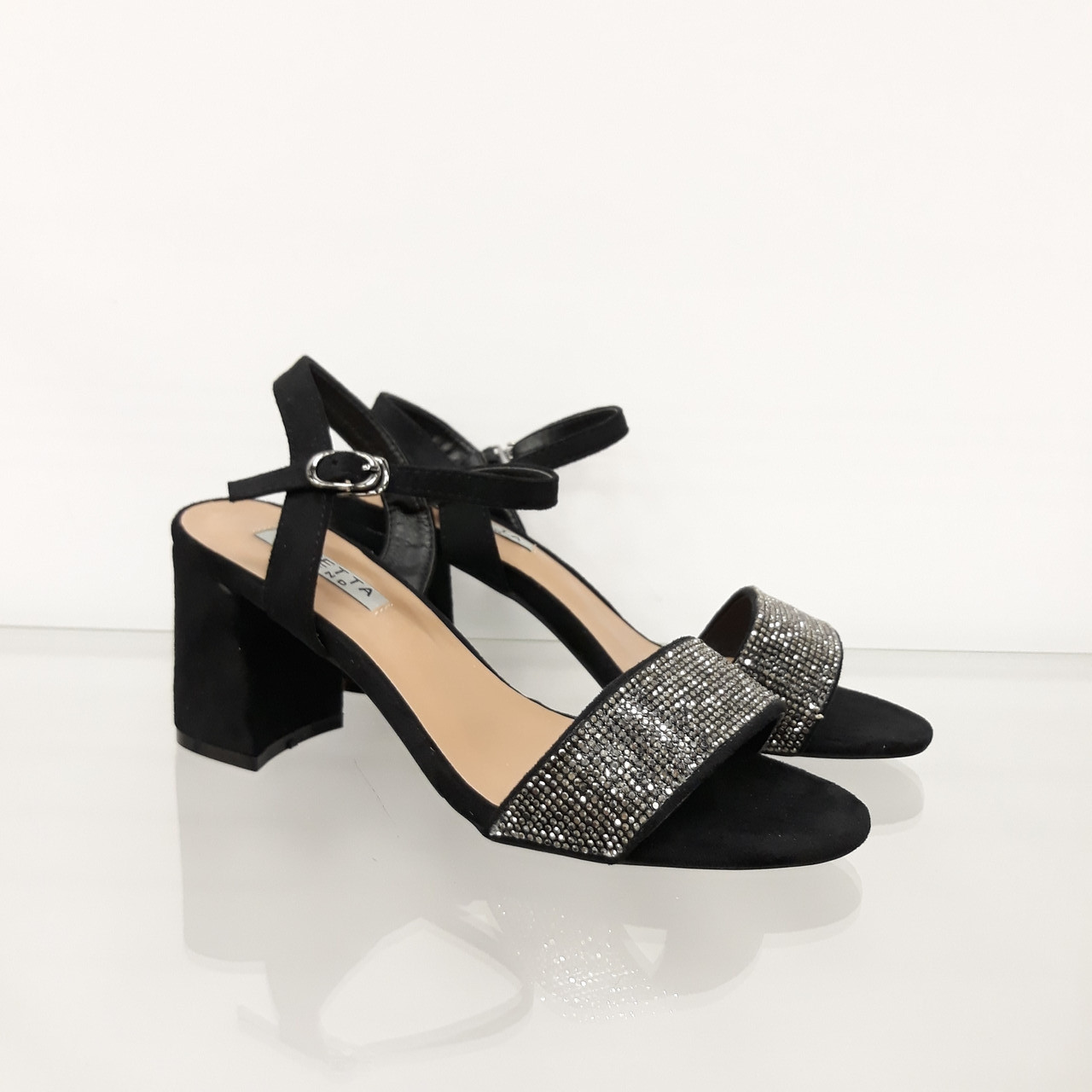 

Босоножки на каблуке Loretta A175-1 38 черные