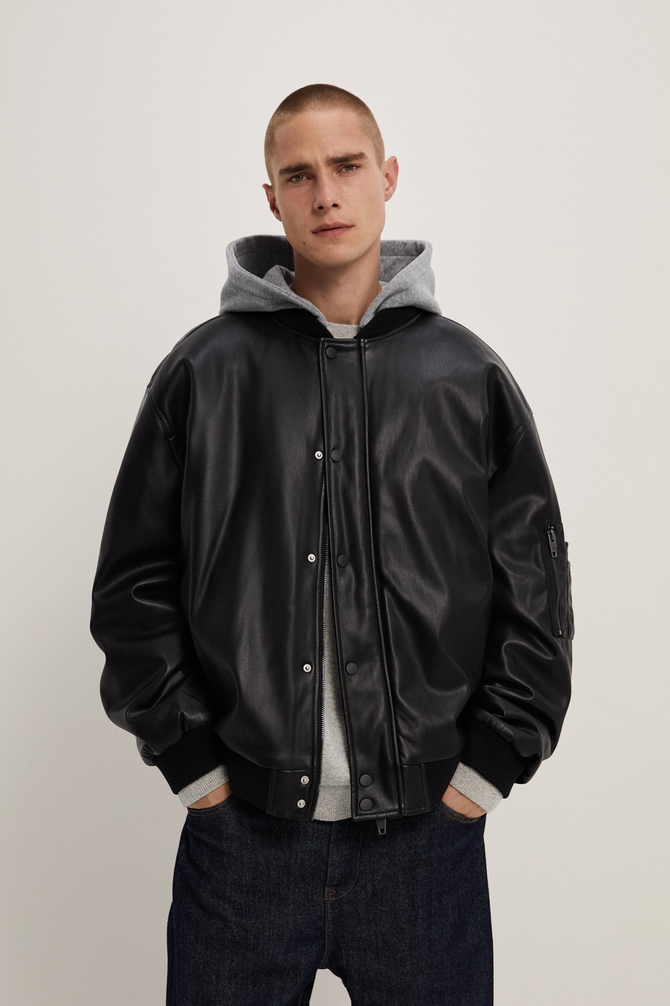 

Бомбер из эко-кожи на синтепоне Zara размер L черный 4432/301/800
