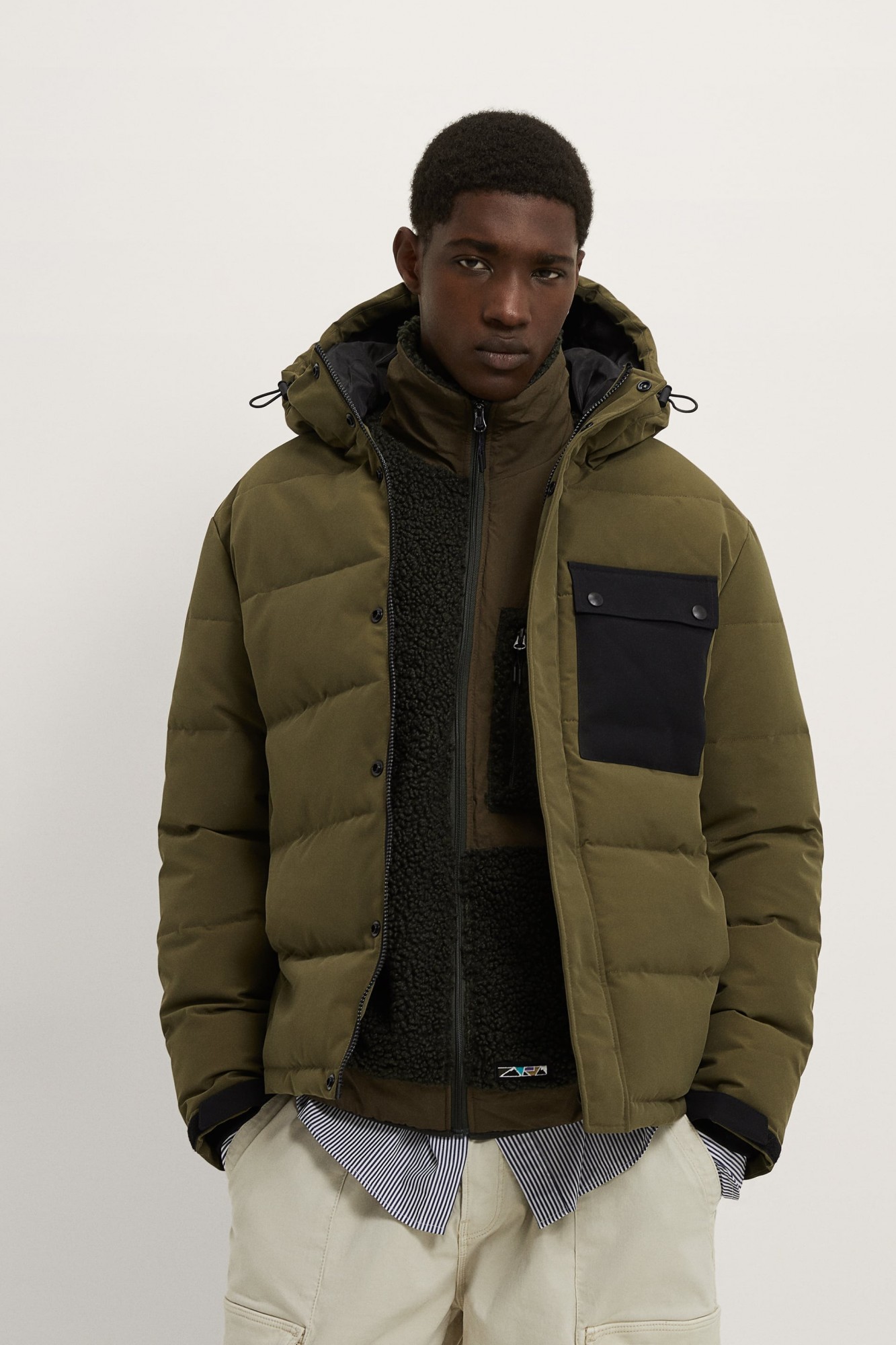 

Стеганая куртка с контрастным карманом Zara размер XL хаки 5320/305/505