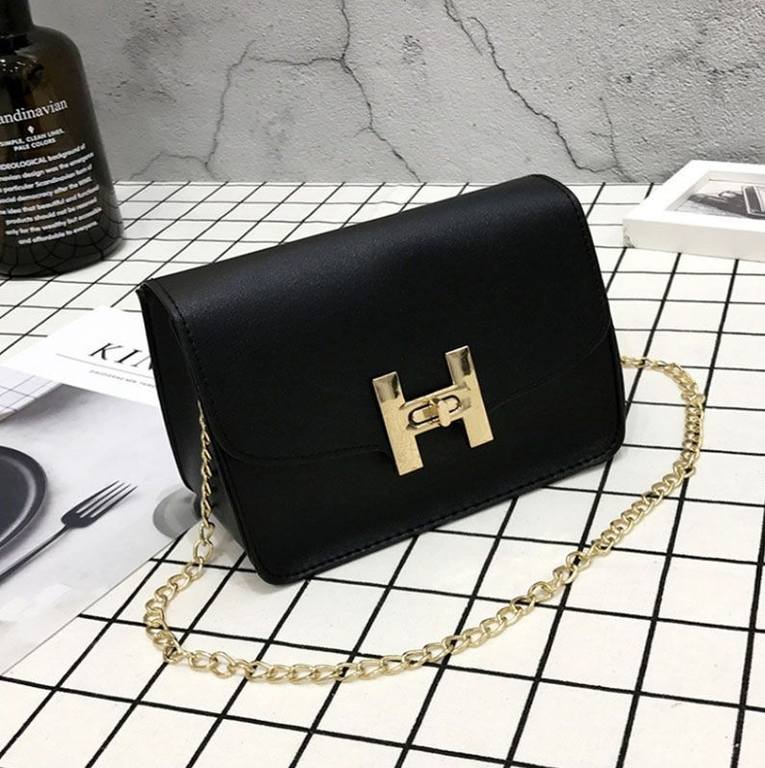 

Женская сумка мессенджер Huga Черный
