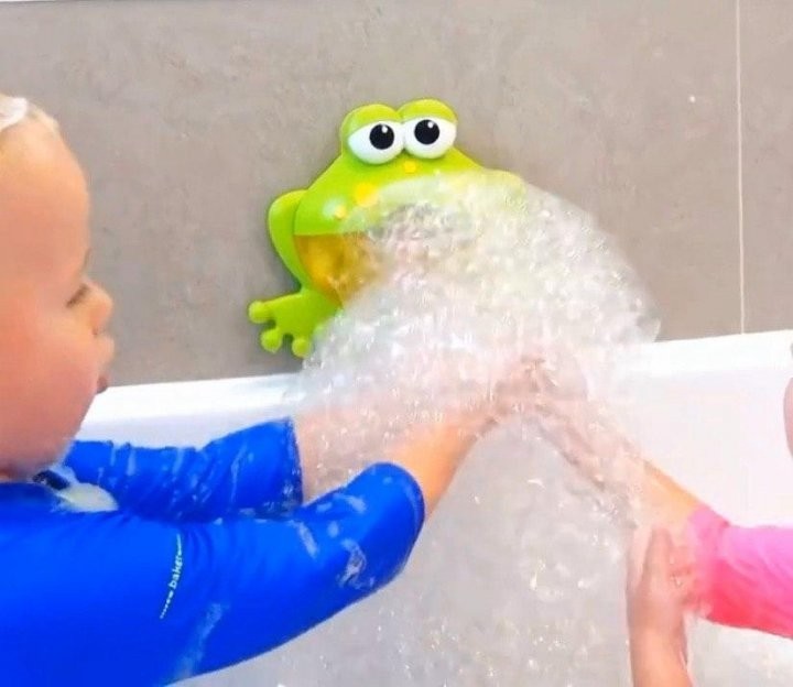 

Игрушка для купания генератор пены Bubble Frog 2028 музыкальная жабка