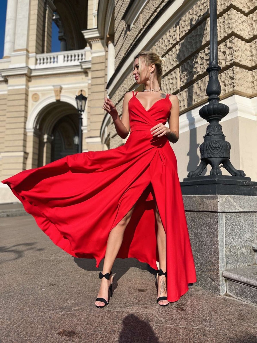 

Красное длинное платье с разрезом на ноге FirstWoman S красный 43406747