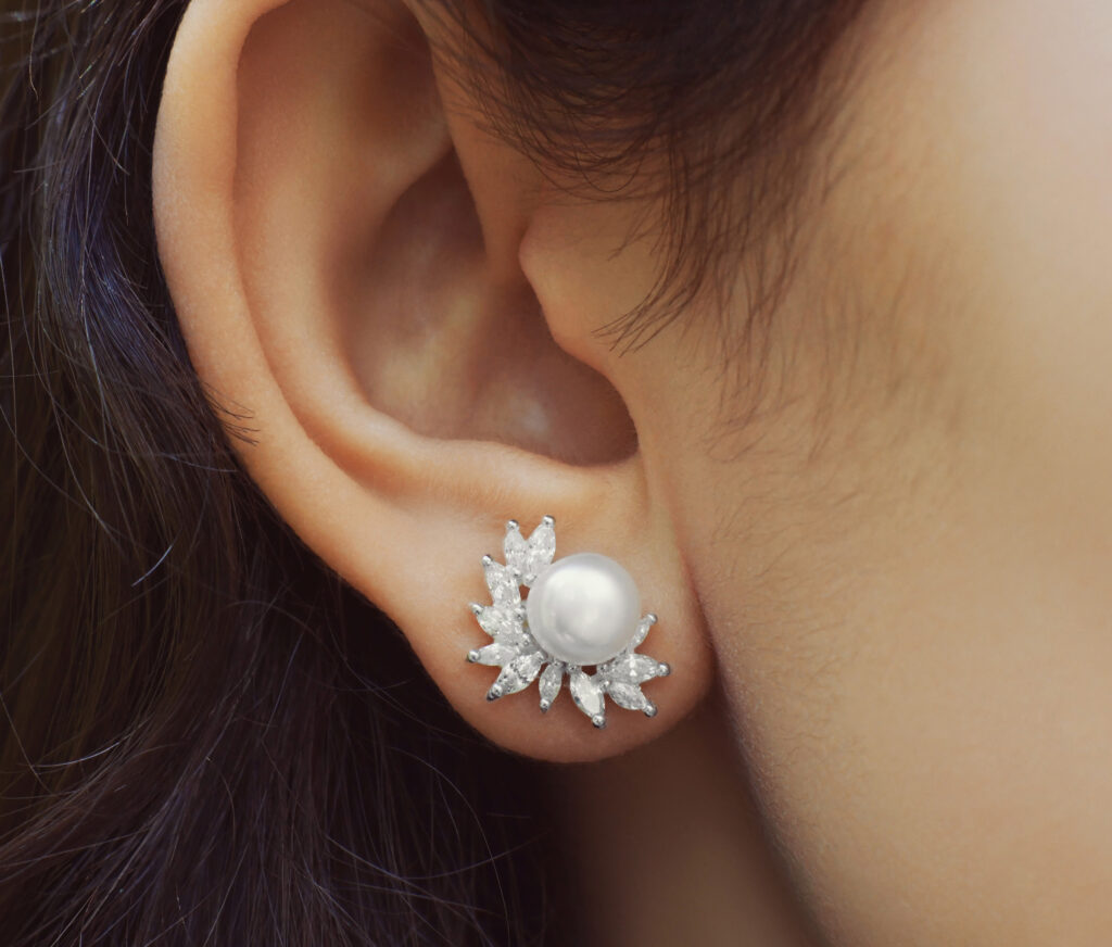 

Срібні сережки з перлами і фіанітами Dadiverin Jewelry (6043)