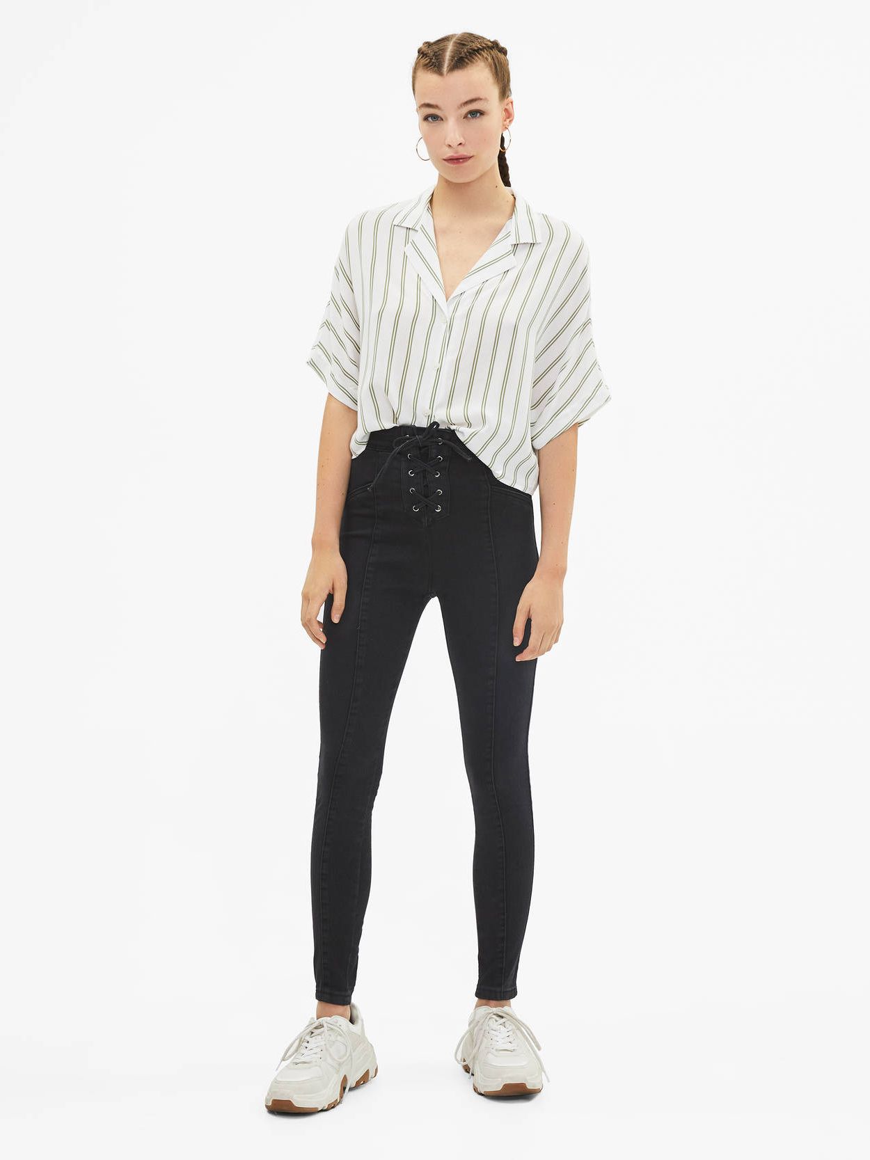 

Джинсы Bershka 05216019810 42 Черные