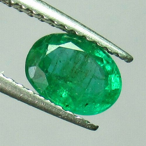 

Изумруд 0.91Ct 7.1*5.2мм овал е14470